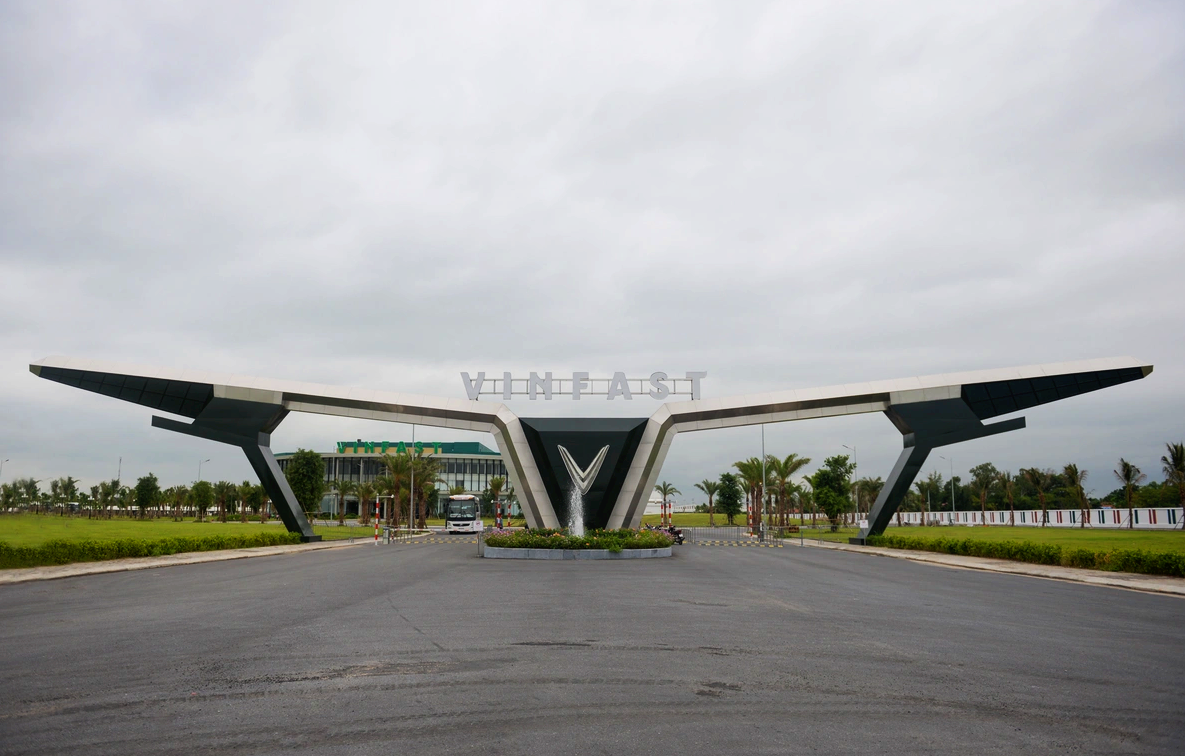 TỔ HỢP NHÀ MÁY CÔNG NGHIỆP VINFAST